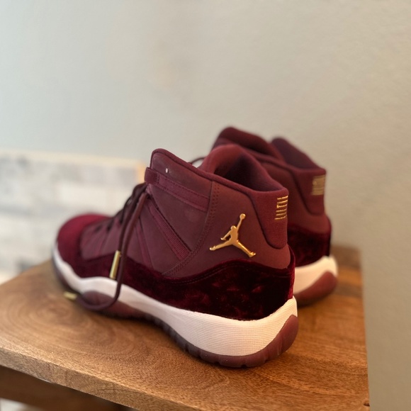 Air Jordan 11 Retro GG Heiress ‘Velvet’ size 7Y Maroon - Picture 1 of 7
